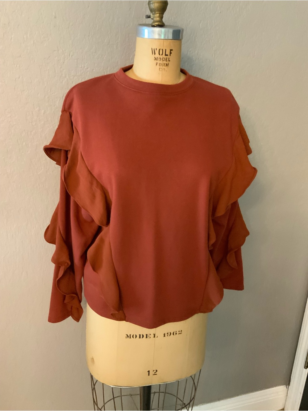 a new day Ruffle Sleeve Sweatshirt in Rust Brown, size small